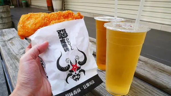 【台南市-永康區】逢甲夜市爆紅的『惡魔雞排-永康鹽行店』南台灣首間加盟店，來台南插旗啦！肉厚多汁又大塊❤吸引眾多媒體爭相採訪捏≧∀≦