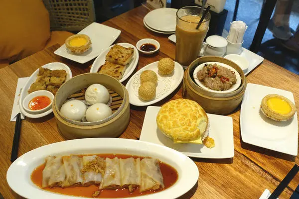 檀島香港茶餐廳‧熱愛港點務必朝聖~推薦臘味蘿蔔糕、脆皮菠蘿油，嚐鮮192層的限量蛋撻!!!!