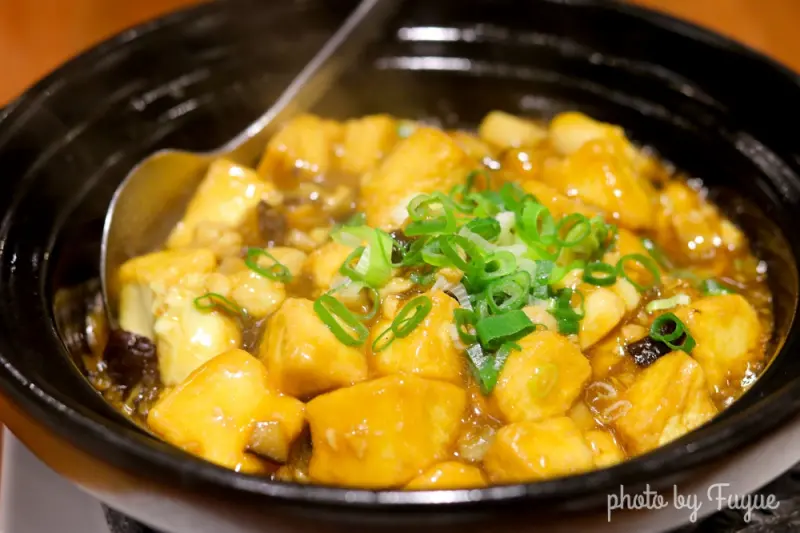 |台北信義‧港式| 極品192層蛋撻來台灣囉《檀島香港茶餐廳》最美味的鹹魚雞粒豆腐煲.A11美食.香港美食(附菜單)