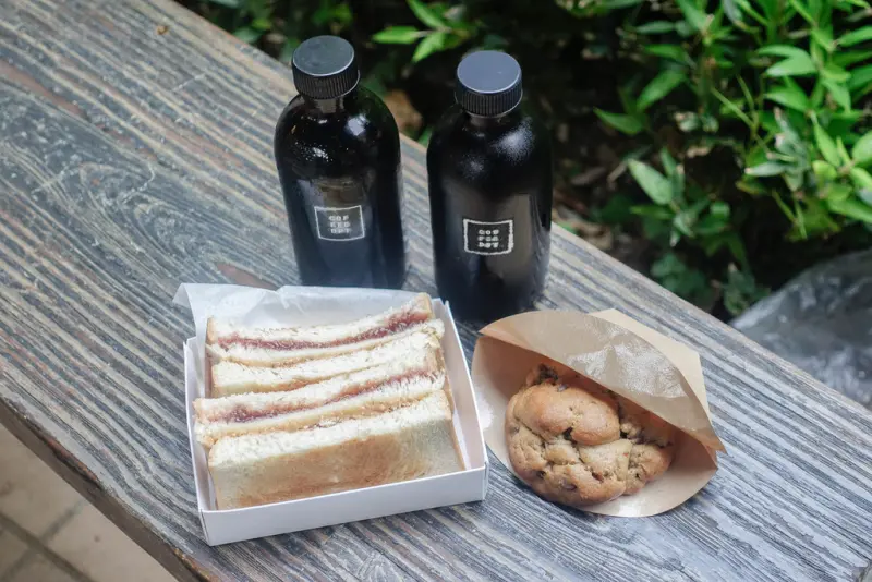 『COFFEE DPT X魔王佩』台北中正區 風格選物店裡的白色系咖啡廳 捷運忠孝新生/華山文創園區咖啡廳『內文有店家資訊』