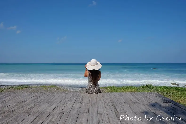 【屏東。牡丹鄉】真心感動~有著美麗海岸完美弧度的『牡丹灣』，將那海洋漸層藍呈現到完美極致的境界~好美(◕‿◕✿) 