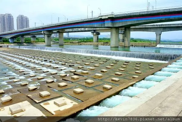 新竹~美得不要不要,IG超好拍超夯的豆腐岩來囉~壯觀之美,我們還發現一處豆腐岩秘境啊!夏天就是要清涼一下