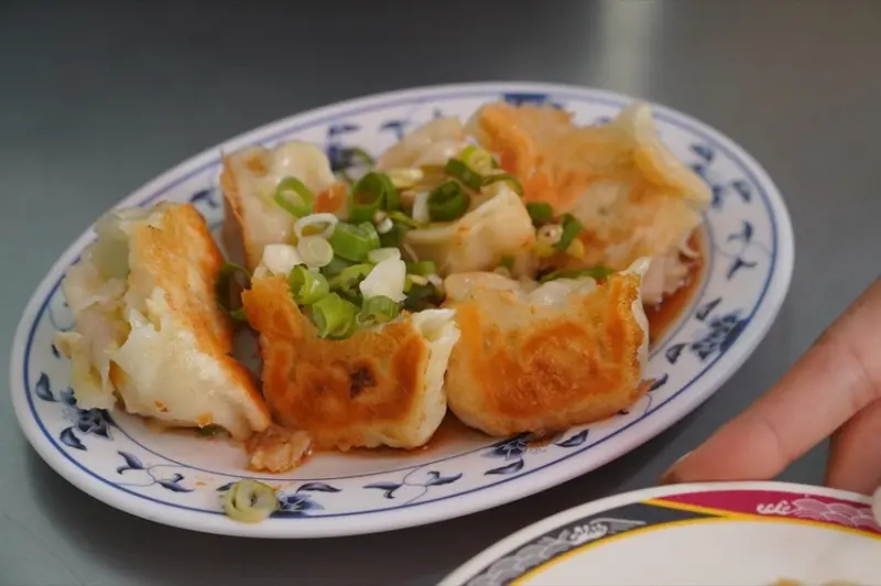 金龍水煎餃  /美食窩客 算命的說我很愛吃   提供 未經許可，不得轉載