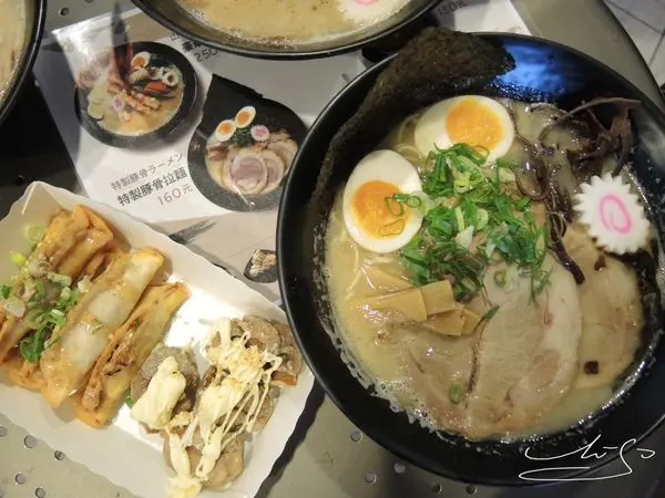 【台中 中區】博多豚箱 Butabako 二店 ➤ 中華路夜市~濃厚豚骨拉麵 ~ 小發財車的夜間消夜時間