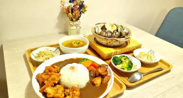 【新竹東區】私嚐の吃飯☞適合攜帶毛小孩一起享用美味餐點的溫馨寵物友善餐廳/讓吃到你嘴軟的｢好多蛤蠣烏龍麵」/唐揚雞齁呷/照燒豆腐必點/近新竹市政府.護城河