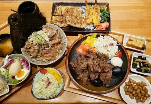 備長日本燒肉定食專門店-逢甲特色日式定食  肉片使用備長炭兩段式熟成  串燒必嚐  沒吃太可惜              