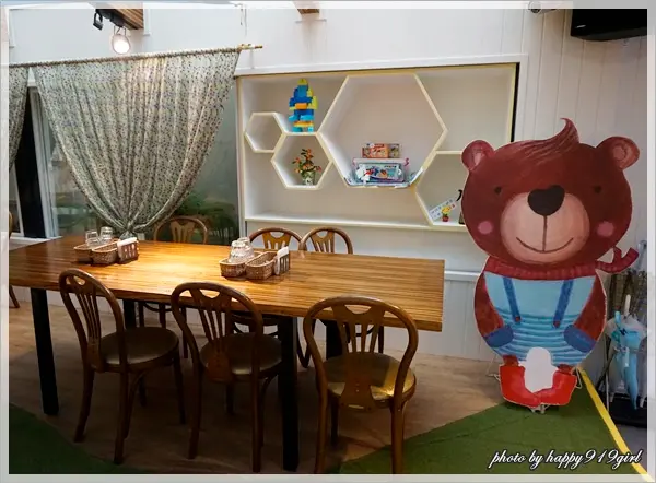 [台北公館]遊戲空間小巧溫馨。方便看顧小孩★熊一枝Family Cafe親子餐廳