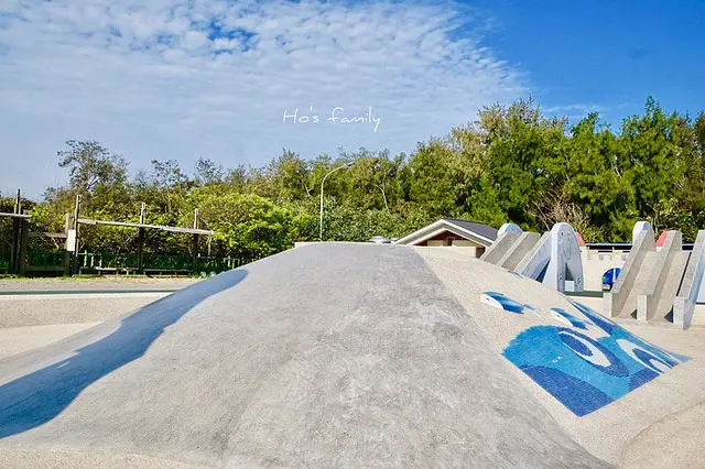 [新竹親子景點]沙灘的起點遇見大驚喜～新月沙灣兒童遊戲場｜大象溜滑梯、攀岩磨石溜滑梯、城堡小天地，童趣戲水秘境