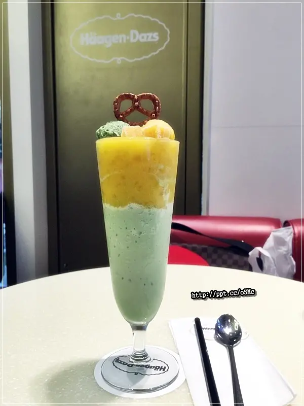 【Haggen Dazs】七張捷運站～炎炎夏天就是要吃冰，超濃郁漸層芒雪抹茶，不用飛去日本也吃的到，期間限定母親蛋糕有優惠唷！！