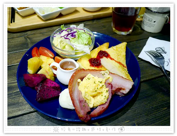 [台中住宿] 綠宿行旅~近草悟道！是環保旅店也是藝術亮點！全台獨家室內煙火！房間就是電影院！踏進童話王國吃早餐！