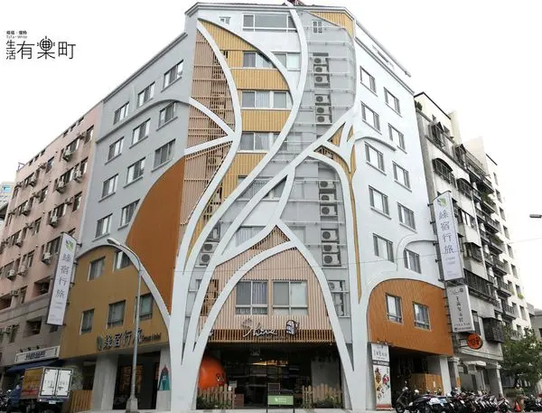 【台中住宿】綠宿行旅Green Hotel：綠色美學概念旅店，有趣互動心之光牆；來一趟說走就走的台中之旅，近草悟道廣場綠園道