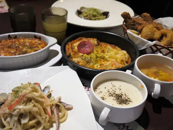 【台南市-中西區】同學聚餐👫謝師宴.公司行號團體訂位的歡樂好去處『卡不里吃到飽-中山店』！PIZZE︱炸雞︱燉飯︱焗烤︱蛋糕︱義大利麵等等，義式餐飲讓您吃到飽σ(ˋ▽ˊ)σ