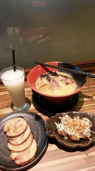 札幌炎神拉麵(文山區木柵店)-台北有名的日本拉麵 經1300度炙燒超火熱 還有超吸睛的噴火秀              