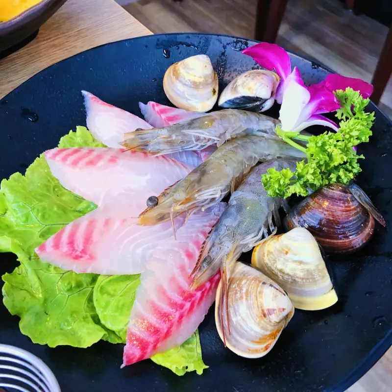 [台北火鍋]花小錢大滿足/最新平日中午火鍋只要$188/東區超划算鍋物「小滿鍋物」上班族中午好選擇/捷運忠孝復興站/附菜單