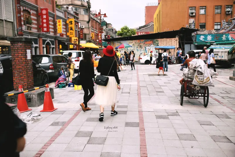 那個不是過年的迪化街趴趴走