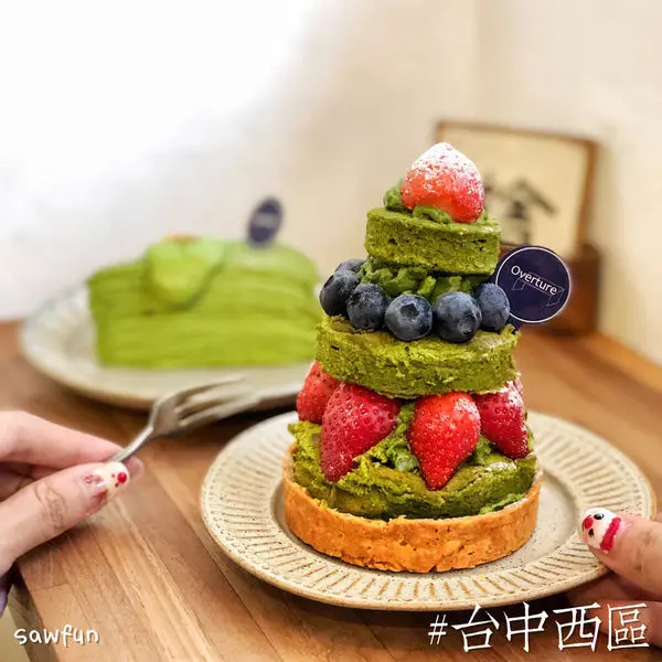 【台中美食】遇fun胃_Overture序曲 審計新村必吃美食 台中必吃甜點 抹茶控千層控的天堂 文青老宅風超好拍 聖誕樹造型超吸睛