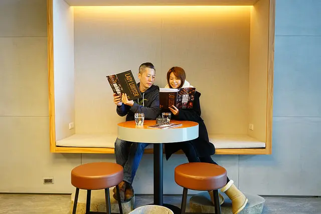 台中美食~進擊的龍蝦小姐 Lady Lobster2.0正式營運 推出全新的金箔帝王蟹義大利麵和松露龍蝦燉飯 讓你吃進去的每一口都是奢華 心目中最完美女神級的提拉米蘇也在這