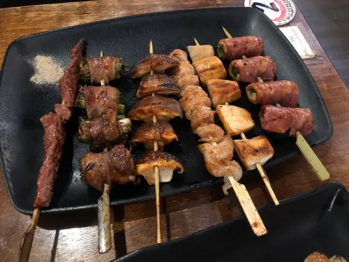 【竹北美食】艋舺元味 思香枝串燒專門店，深夜食堂來囉，竹北吃消夜那兒去?