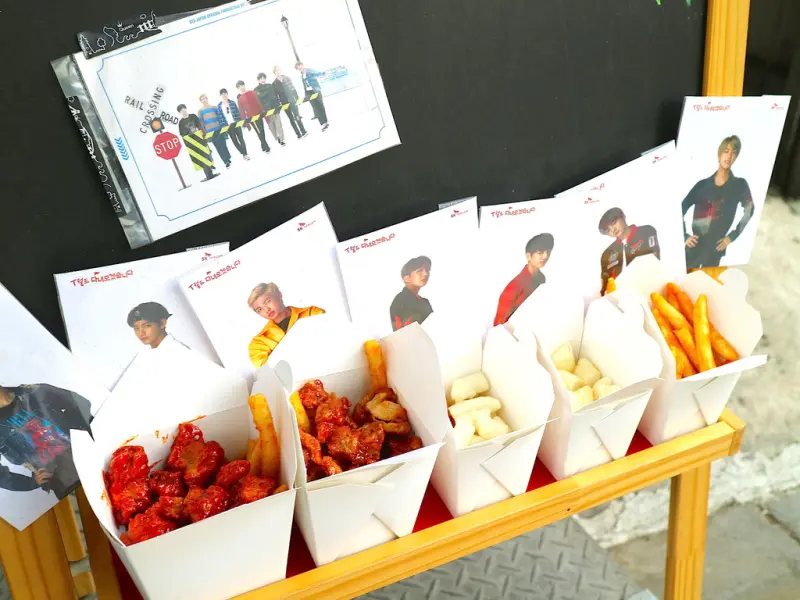 （台南。中西區美食）歐巴韓式炸雞 오빠치킨&주먹밥 &김치  台南直營店：韓團ＢＴＳ俱樂部粉絲開的韓式炸雞店！韓迷歡迎索取韓團小卡唷！