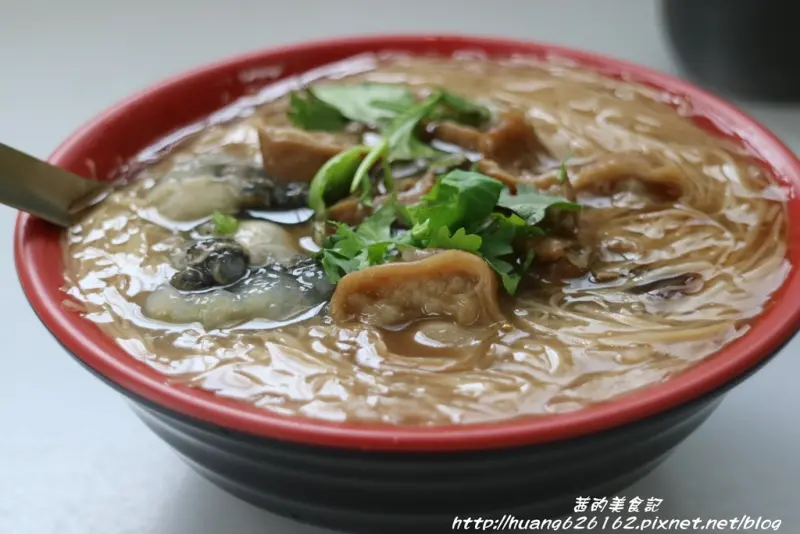 【新北三重區】隱身在三重貨櫃屋麵線『深丘大腸蚵仔麵線-三重店』神農街口