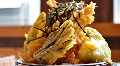 一中美食_虎川-山丼本舖│充滿飽足感的丼飯，白飯味噌湯免費無限續。