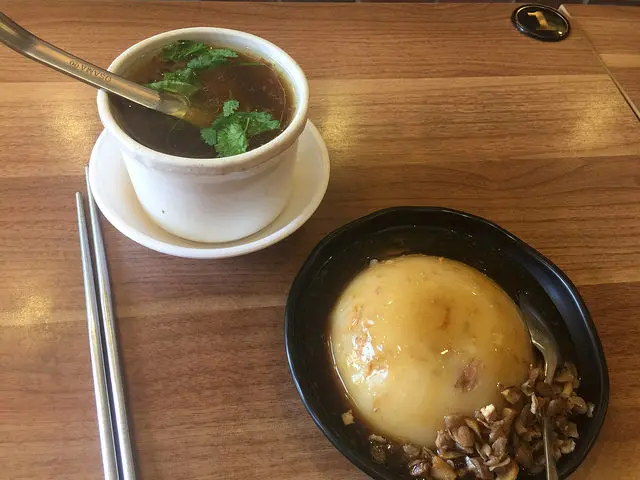 【食記】板橋中山路美食。玄記筒仔米糕~排骨酥湯 碗粿都好好吃