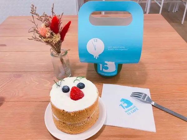 桃園✿numbear 13 cafe✿中原大學旁~ 有可愛外帶杯提把的藍白色系咖啡廳 !