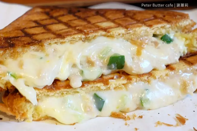 《永和♥食記》Peter Better cafe 彼得好咖啡(頂溪店)。起司控慎入！讓人失控的土石流又來囉！不限時、有wifi、提供插座、不收服務費，只要35元就能優質享受的咖啡廳！(頂溪捷運站)