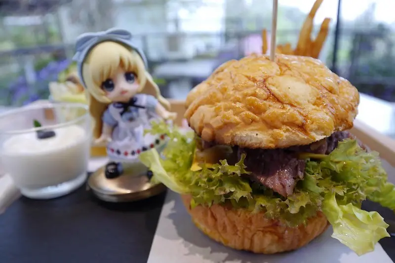 嘉義熱門景點｜幸福山丘HappyHill✔餐點好吃✔嘉義桐花秘境✔貨櫃屋IG打卡拍照✔約會、聚餐、休憩好去處