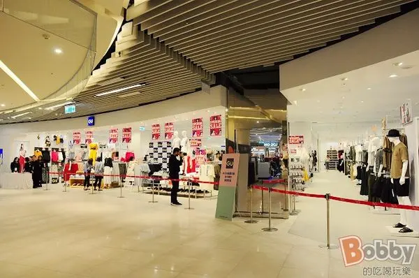 【新竹GU 】巨城百貨.價格親民.流行時尚的代表.來自日本的品牌.全台首創時尚穿搭顧問.最新的春夏新裝