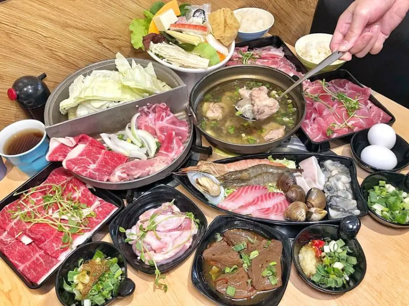 台中火鍋【大樂鍋精緻鍋物專賣店】鍋喜燒絕對是肉肉控的好選擇附三盤肉盤還有白飯飲料吃到飽 | 小白只饗ㄔ美食