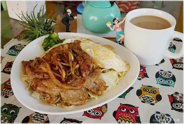『台中。西區』真心，豬排炒麵 X 角落花燒圈║西區私藏美味早餐!獨創異國風味與中式炒麵結合，傳統手作蘿蔔糕，銷魂的火花～～～（文末快閃活動）