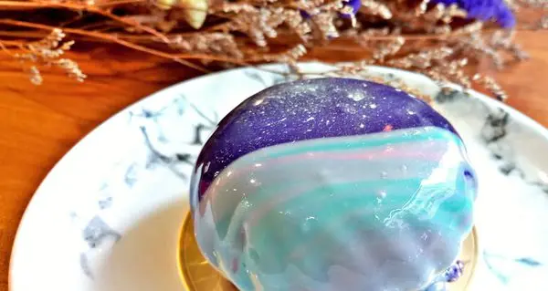 【桃園中壢】二訪MOFA魔法氛子☞超美星空鏡面蛋糕讓你吃掉全宇宙!/中原夜市.中原大學甜點