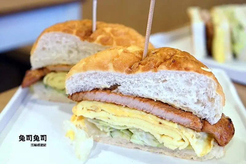 捷運劍潭站 ✿ 兔司兔司 士林炭烤吐司/早午餐 ✿ 吃炭烤三明治不必再跑士林豐盛號啦~  (菜單/menu)