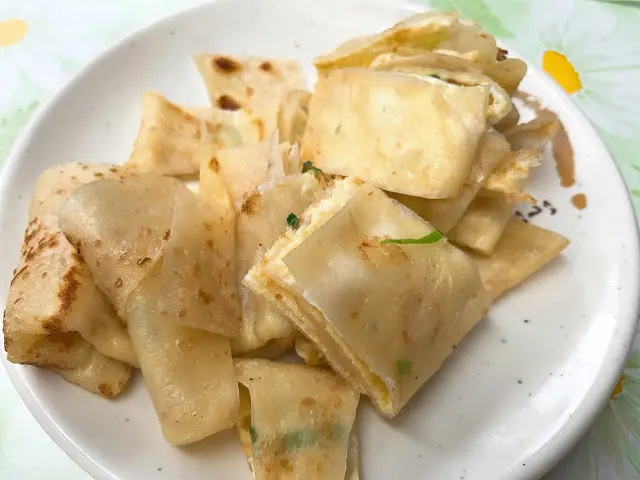 [食記] 新竹 山東早點(原文化街)。傳統美味早餐--蛋餅、燒餅夾蔥蛋!