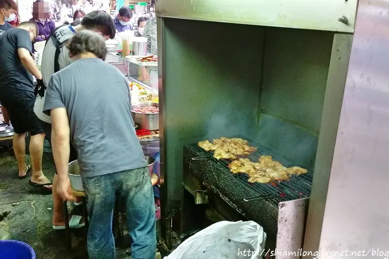 【台南】南區 ★ 佳味燒肉飯 - 用餐時間一定會排滿樂樂長的隊伍