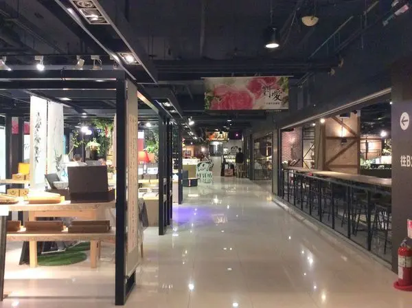 綺麗廣場B1『IT CAFÉ-大直店 』是包場聯誼的好地方