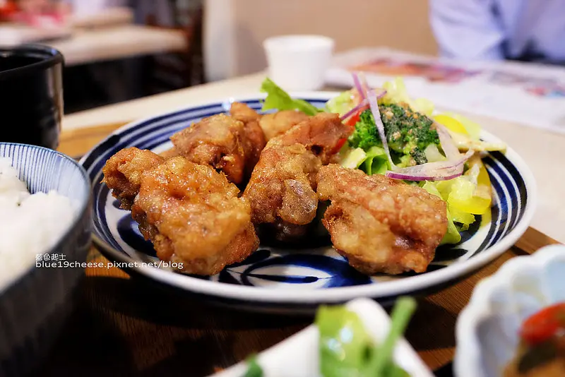 【台中南屯】家料理-有家的味道.簡單手作家常料理.經濟實惠.裝潢樸實.會想回訪.木門咖啡對面