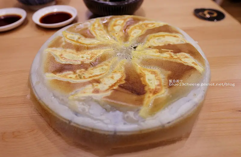 【台中西屯】京軒黃金燒き餃子-日式煎餃.日式三角米飯糰.豆漿水餃.安心與有機蔬菜.無毒海養蝦.名記有機豆腐.中科商圈美食.近澄清醫院