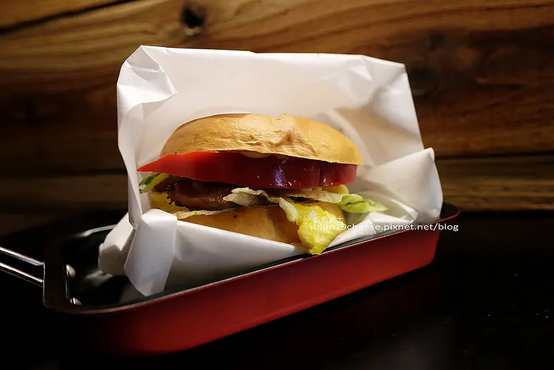 【台中北區】隱谷森林-25度c手感麵包.低調的巷弄早餐及麵包烘焙店.少油少糖新鮮健康.店長店狗.近篤行國小.富國汽車旁