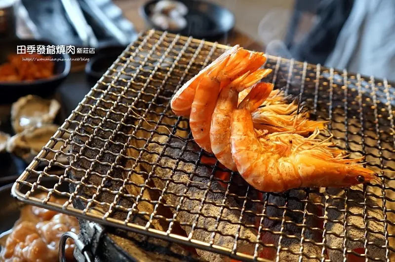 新莊美食 / 新莊吃到飽 Yakiniku ✿ 田季發爺燒肉(新莊店) ✿ 平價炭火燒肉吃到飽 / 教學式燒肉 / 黑虎蝦 / 安格斯黑牛嫩肩 / 黃金六兩松阪豬 / 挪威鯖魚 / 烤生蠔  (完整菜