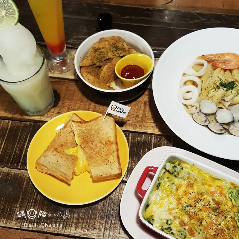 「飽食⁂高雄三民」Deli Cheese 美式起司烤吐司 工業風平價美式餐廳 濃郁瘋狂起司從早午餐邪惡至宵夜場 #寵物友善餐廳推薦