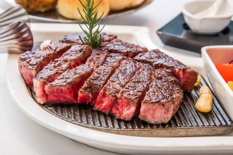 [台北中山]台北牛排推薦，台灣本土食材大變身，從沒讓我失望的極品牛排館！地中海牛排館-歐華酒店 - 大手牽小手。玩樂趣