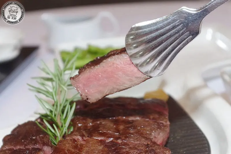 [頂級牛排]七夕情人節來吃頂級牛排約會大餐．美國濕式熟成45天極黑神戶肋眼牛排．地中海牛排館ｘ歐華酒店
