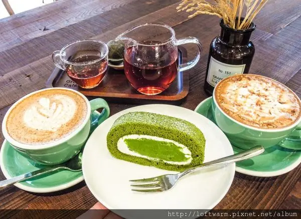 桃園中壢蛋糕咖啡館 綠沐恬拾 Café & Pâtisserie 森林系的城市咖啡館 美麗的綠色盆栽植物 宇治森半御抹茶捲好吃(菜單介紹)...