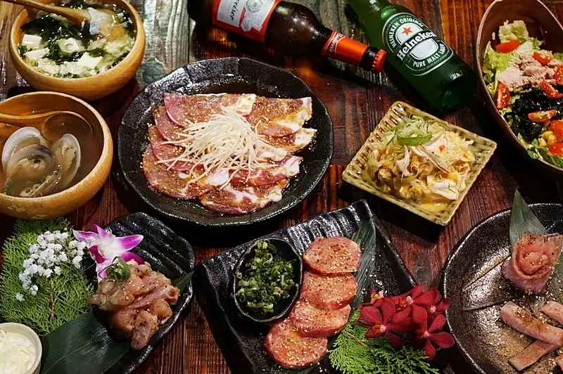 超狂單點燒肉店，日本A5和牛、厚達1公分的厚切牛舌、生啤暢飲喝到飽，吃過都說好！