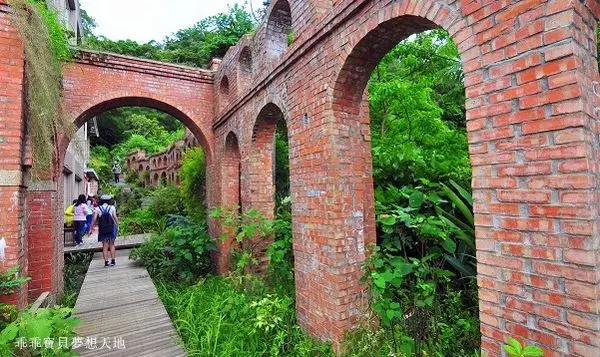 【新店 / 餐廳 】青立方休閒農場。隱藏版的紅磚城堡