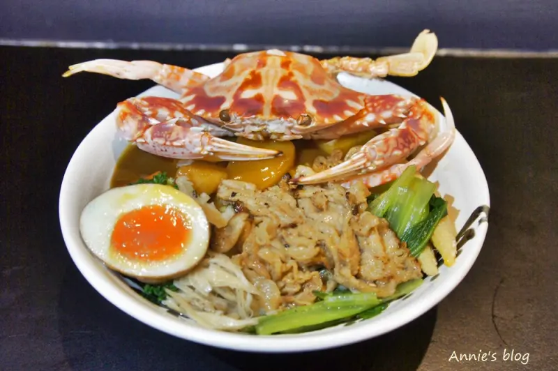 [板橋美食 極幻 燒肉弁当] 百元燒肉便當 夢幻龍蝦丼飯 花蟹燒肉丼 今天你想吃哪一道? - 安妮的天空