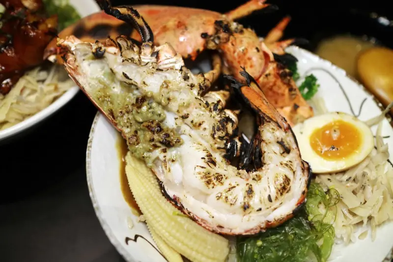 板橋必吃美食→我的便當裡有波士頓龍蝦只要390元！BY~極幻燒肉弁当 雞腿丼/燒肉/厚切牛排