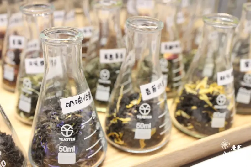 [ 忠孝敦化站美食 ] 淺藍 × TEA BOX旅人洋行～用燒杯喝一口搜羅自各地的特調茶品